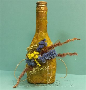 флористическая композиция из сухоцветов на бутылке